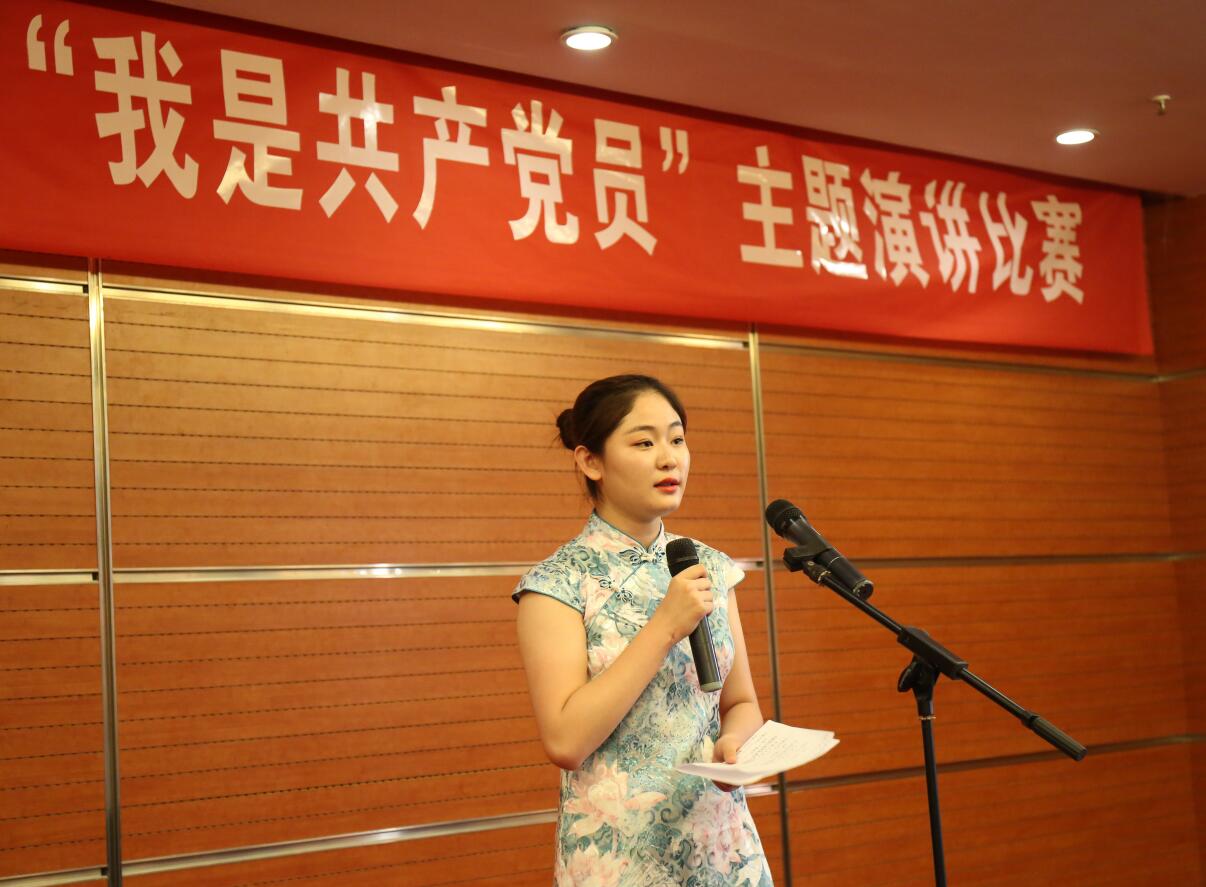 参加主题演讲活动